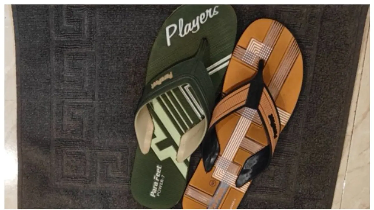 അതിഥികൾ ചെരുപ്പ് മോഷ്ടിക്കുന്നത് ഒഴിവാക്കാൻ തന്ത്രം പ്രയോഗിച്ച് മൂംബൈ ഹോട്ടൽ; സംഗതി കൊള്ളാമെന്ന് സോഷ്യൽ മീഡിയ അതിഥികൾ ചെരുപ്പ് മോഷ്ടിക്കുന്നത് ഒഴിവാക്കാൻ തന്ത്രം പ്രയോഗിച്ച് മൂംബൈ ഹോട്ടൽ; സംഗതി കൊള്ളാമെന്ന് സോഷ്യൽ മീഡിയ