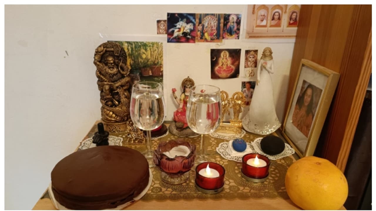 ഗണപതിക്ക് ചോക്ലേറ്റ് നല്കിയെന്ന് ഓസ്ട്രേലിയന് 'സനാതന ധർമ്മി'; കുറിപ്പ് ഏറ്റെടുത്ത് സോഷ്യല് മീഡിയ ഗണപതിക്ക് ചോക്ലേറ്റ് നല്കിയെന്ന് ഓസ്ട്രേലിയന് 'സനാതന ധർമ്മി'; കുറിപ്പ് ഏറ്റെടുത്ത് സോഷ്യല് മീഡിയ