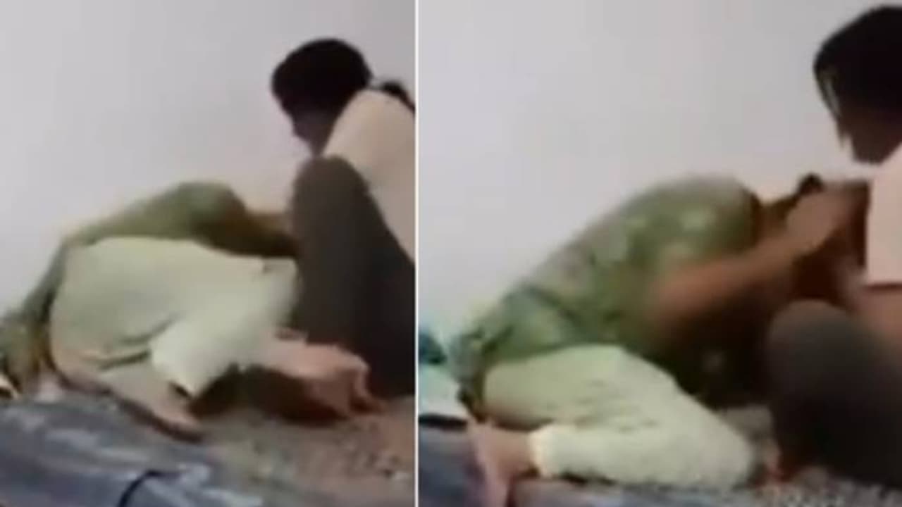 'നിന്റെ ചോര ഞാൻ കുടിക്കും'; സ്വത്തിന് വേണ്ടി അമ്മയെ കടിച്ചു, ക്രൂരമായി അക്രമിച്ചു, മകൾക്കെതിരെ കേസ് 'നിന്റെ ചോര ഞാൻ കുടിക്കും'; സ്വത്തിന് വേണ്ടി അമ്മയെ കടിച്ചു, ക്രൂരമായി അക്രമിച്ചു, മകൾക്കെതിരെ കേസ്