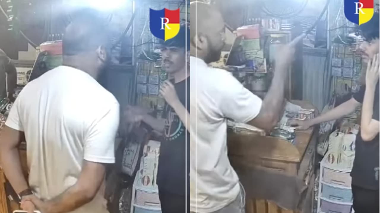 ടോക്കൺ ചോദിച്ചത് ഇഷ്ടപ്പെട്ടില്ല, അതിഥി തൊഴിലാളിയെ തുടരെ തുടരെ മുഖത്തടിച്ചു; തൃശൂരിൽ റൗഡിയെ പൊക്കി പൊലീസ് ടോക്കൺ ചോദിച്ചത് ഇഷ്ടപ്പെട്ടില്ല, അതിഥി തൊഴിലാളിയെ തുടരെ തുടരെ മുഖത്തടിച്ചു; തൃശൂരിൽ റൗഡിയെ പൊക്കി പൊലീസ്