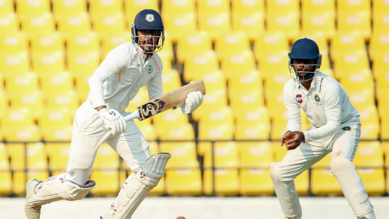 രഞ്ജി ട്രോഫി റണ്വേട്ടയിൽ ഒന്നാമനായി വിദര്ഭ താരം, മലയാളി താരവും പട്ടികയിൽ; വിക്കറ്റ് വേട്ടയിൽ സക്സേന 5 ാമത് രഞ്ജി ട്രോഫി റണ്വേട്ടയിൽ ഒന്നാമനായി വിദര്ഭ താരം, മലയാളി താരവും പട്ടികയിൽ; വിക്കറ്റ് വേട്ടയിൽ സക്സേന 5 ാമത്