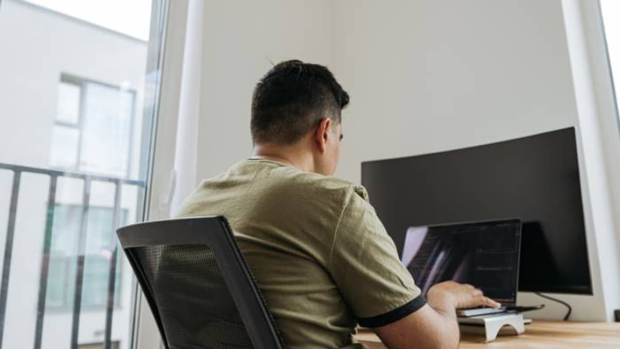 ഏത് നൂറ്റാണ്ടിലാണ് ജീവിക്കുന്നത്; 'ഓഫീസിൽ ഒറ്റ സ്ത്രീകളില്ല, നാടകവുമില്ല', പോസ്റ്റുമായി ഗ്രാഫിക് ഡിസൈനര് ഏത് നൂറ്റാണ്ടിലാണ് ജീവിക്കുന്നത്; 'ഓഫീസിൽ ഒറ്റ സ്ത്രീകളില്ല, നാടകവുമില്ല', പോസ്റ്റുമായി ഗ്രാഫിക് ഡിസൈനര്