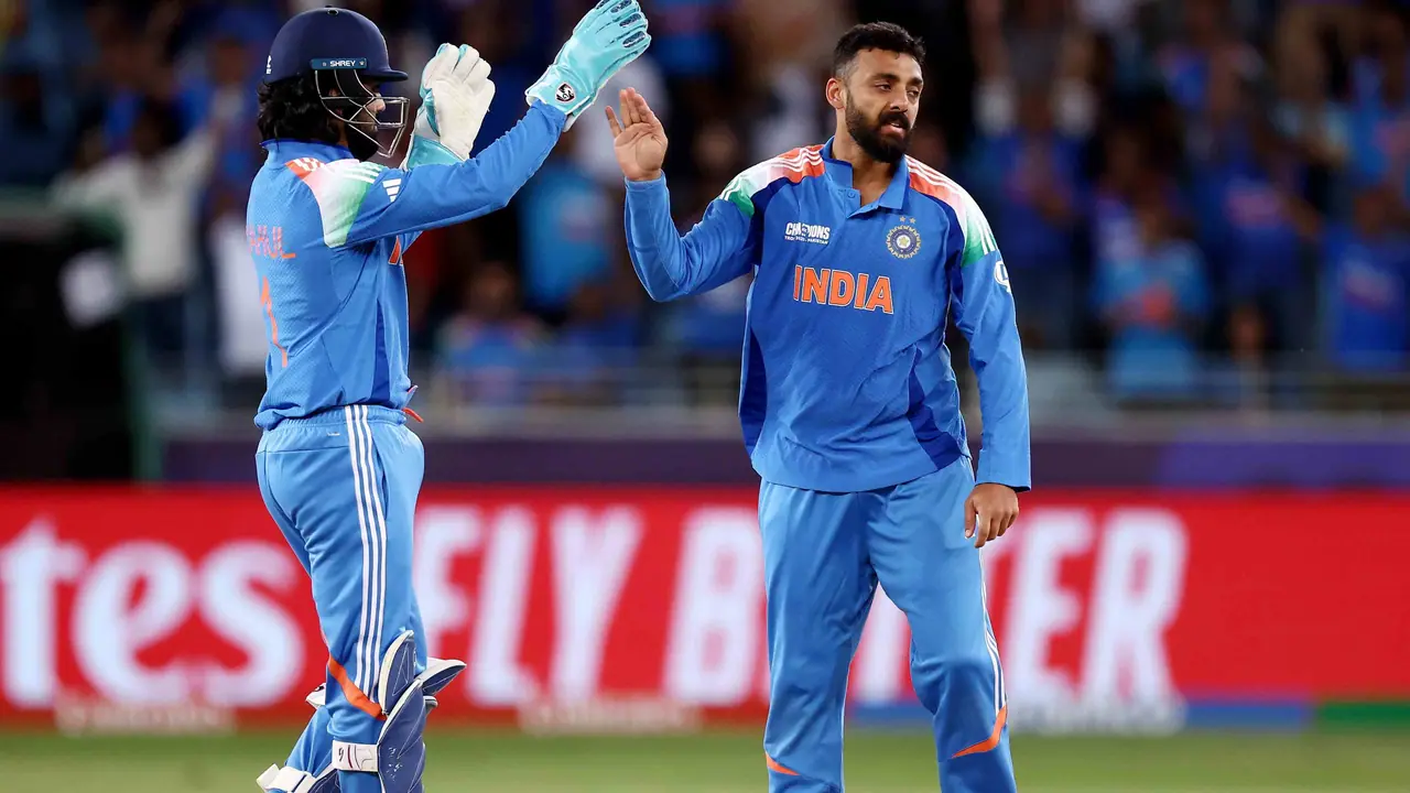 IND Vs NZ: వరుస వికెట్లతో న్యూజిలాండ్ భరతంపట్టిన వరుణ్ చక్రవర్తి.. వీడియో IND Vs NZ: వరుస వికెట్లతో న్యూజిలాండ్ భరతంపట్టిన వరుణ్ చక్రవర్తి.. వీడియో