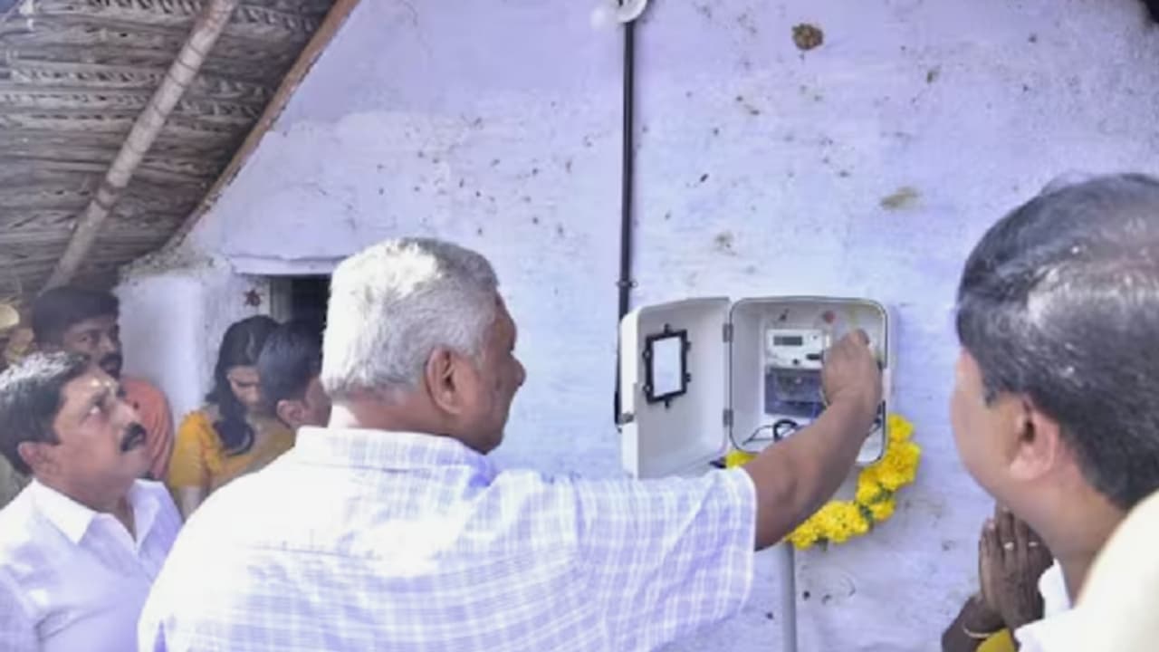 ರಸ್ತೆಯಿಲ್ಲದ ಹಾಡಿಗೆ ವಿದ್ಯುತ್ ಬಂತು: ಚಾಮರಾಜನಗರದ 31 ಹಾಡಿಗಳಿಗೆ ಕರೆಂಟ್‌