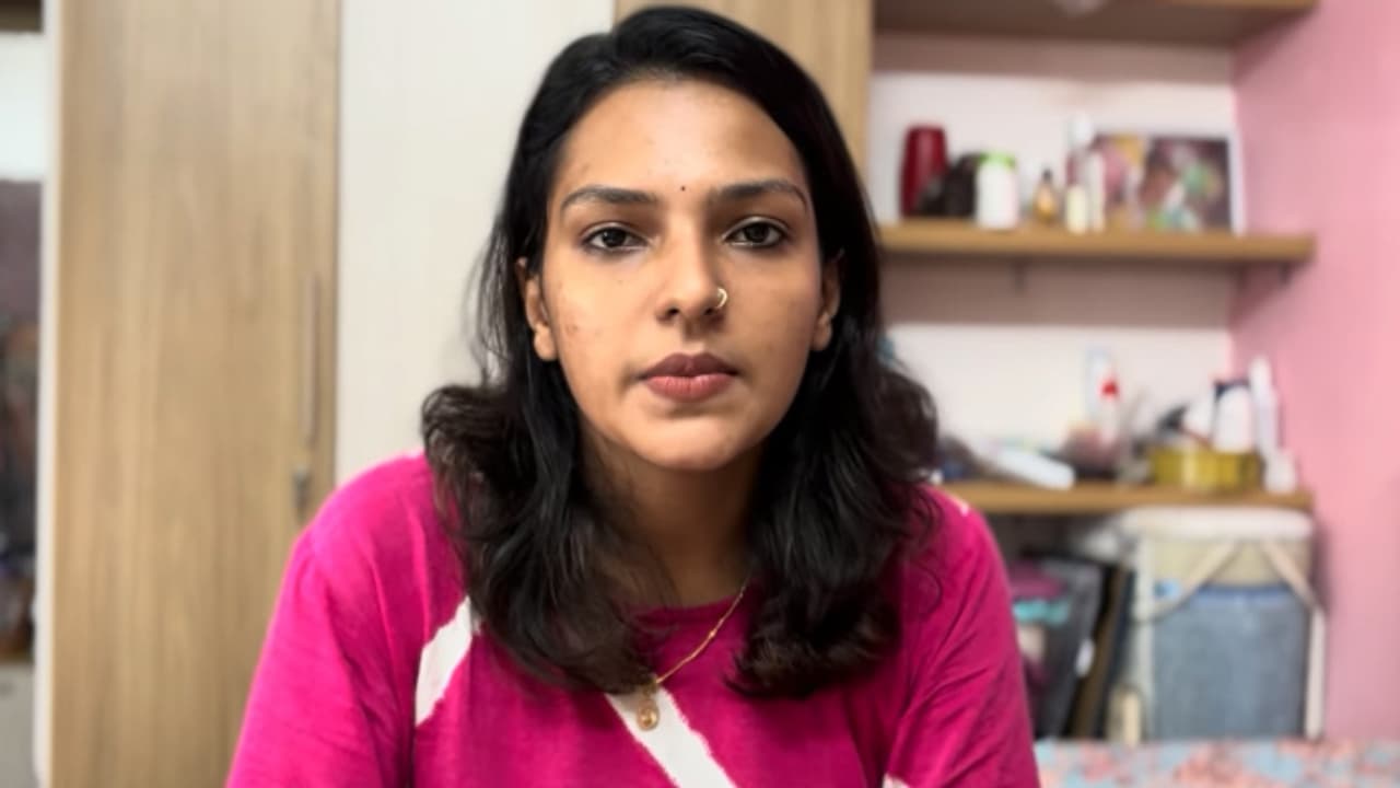 'കുട്ടിയെ കാണിക്കില്ലെന്ന് പറഞ്ഞിട്ടില്ല', വ്യാജ വാർത്തകൾക്കെതിരെ രൂക്ഷമായി പ്രതികരിച്ച് പാർവതി വിജയ് 'കുട്ടിയെ കാണിക്കില്ലെന്ന് പറഞ്ഞിട്ടില്ല', വ്യാജ വാർത്തകൾക്കെതിരെ രൂക്ഷമായി പ്രതികരിച്ച് പാർവതി വിജയ്