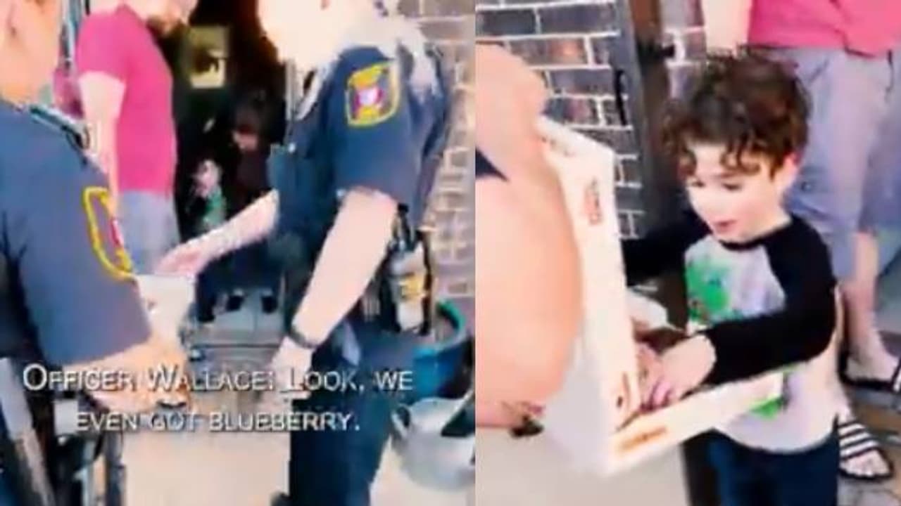 911 എമര്ജന്സി നമ്പറിലേക്ക് കൊച്ചുകുട്ടിയുടെ കോള്, പിറ്റേന്ന് രാവിലെ വീടിന് മുന്നിലൊരു പൊലീസ് വണ്ടി, വീഡിയോ 911 എമര്ജന്സി നമ്പറിലേക്ക് കൊച്ചുകുട്ടിയുടെ കോള്, പിറ്റേന്ന് രാവിലെ വീടിന് മുന്നിലൊരു പൊലീസ് വണ്ടി, വീഡിയോ