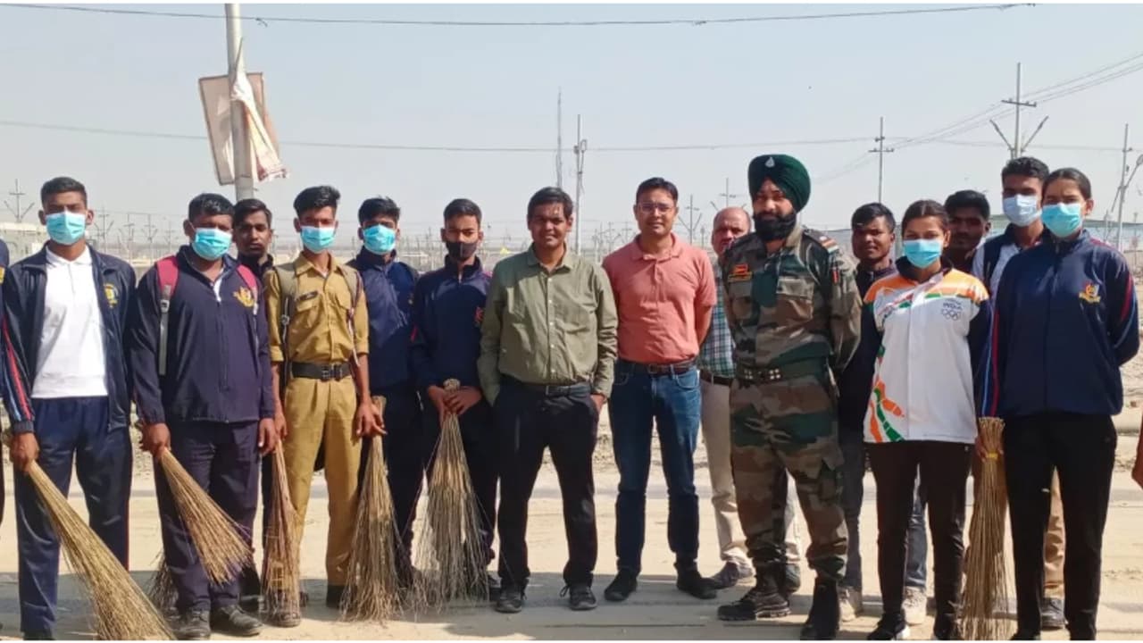 വൻ വിജയമായ മഹാകുംഭ് 2025, പ്രയാഗ്രാജ് മനോഹരമാക്കാൻ 15 ദിന പ്രത്യേക ശുചിത്വ യജ്ഞം, എൻസിസി കേഡറ്റുകൾ അണിനിരന്നു വൻ വിജയമായ മഹാകുംഭ് 2025, പ്രയാഗ്രാജ് മനോഹരമാക്കാൻ 15 ദിന പ്രത്യേക ശുചിത്വ യജ്ഞം, എൻസിസി കേഡറ്റുകൾ അണിനിരന്നു