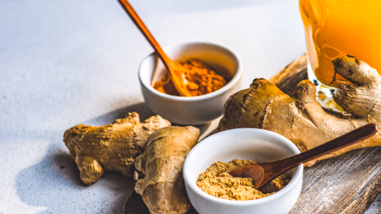 ഇഞ്ചിയും മഞ്ഞളും ചേർത്ത വെള്ളം കുടിക്കൂ, അറിയാം ഗുണങ്ങള് ഇഞ്ചിയും മഞ്ഞളും ചേർത്ത വെള്ളം കുടിക്കൂ, അറിയാം ഗുണങ്ങള്