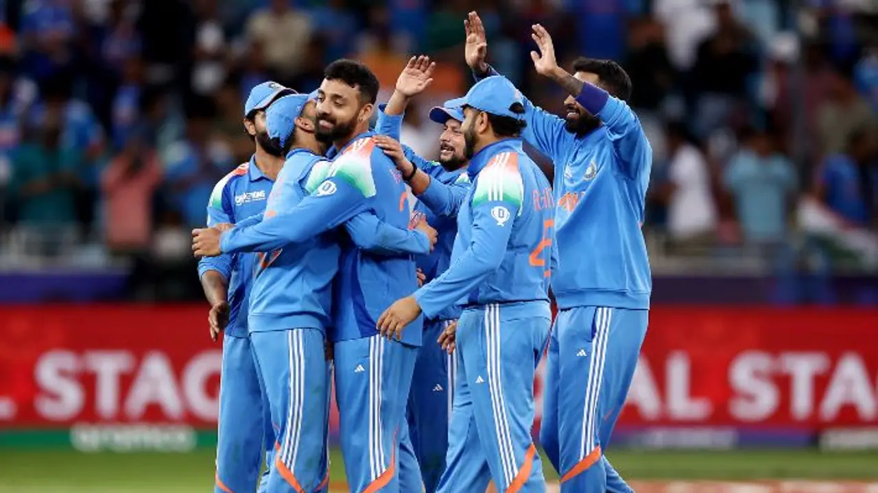 ചാംപ്യന്സ് ട്രോഫി സെമിയില് ഇന്ത്യക്ക് ടോസ് നഷ്ടം! ഓസീസ് ടീമില് രണ്ട് മാറ്റം, മാറ്റമില്ലാതെ ടീം ഇന്ത്യ ചാംപ്യന്സ് ട്രോഫി സെമിയില് ഇന്ത്യക്ക് ടോസ് നഷ്ടം! ഓസീസ് ടീമില് രണ്ട് മാറ്റം, മാറ്റമില്ലാതെ ടീം ഇന്ത്യ