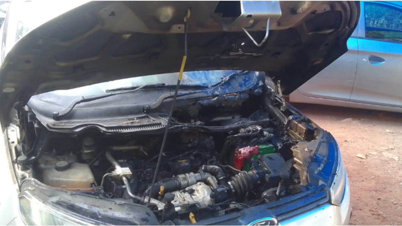 കൊല്ലം തേവലക്കരയിൽ യൂത്ത് കോൺഗ്രസ് നേതാവിൻ്റെ കാറിന് തീയിട്ടു; സംഭവം ഇന്നലെ രാത്രി, 'പിന്നിൽ വൈരാഗ്യം' കൊല്ലം തേവലക്കരയിൽ യൂത്ത് കോൺഗ്രസ് നേതാവിൻ്റെ കാറിന് തീയിട്ടു; സംഭവം ഇന്നലെ രാത്രി, 'പിന്നിൽ വൈരാഗ്യം'