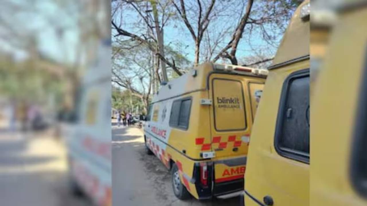 10 മിനിറ്റിനുള്ളിൽ എത്തി, മുത്തച്ഛന്റെ ജീവൻ രക്ഷിച്ചു; ആംബുലൻസ് സർവീസിനെ കുറിച്ച് യുവതിയുടെ പോസ്റ്റ് 10 മിനിറ്റിനുള്ളിൽ എത്തി, മുത്തച്ഛന്റെ ജീവൻ രക്ഷിച്ചു; ആംബുലൻസ് സർവീസിനെ കുറിച്ച് യുവതിയുടെ പോസ്റ്റ്