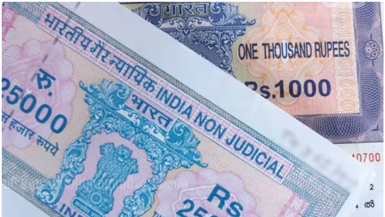 റവന്യൂ വരുമാനം 5000 കോടി കടന്നതായി രജിസ്ട്രേഷൻ വകുപ്പ്; സാമ്പത്തിക പ്രതിസന്ധികൾക്കിടയിലും വൻ നേട്ടം റവന്യൂ വരുമാനം 5000 കോടി കടന്നതായി രജിസ്ട്രേഷൻ വകുപ്പ്; സാമ്പത്തിക പ്രതിസന്ധികൾക്കിടയിലും വൻ നേട്ടം