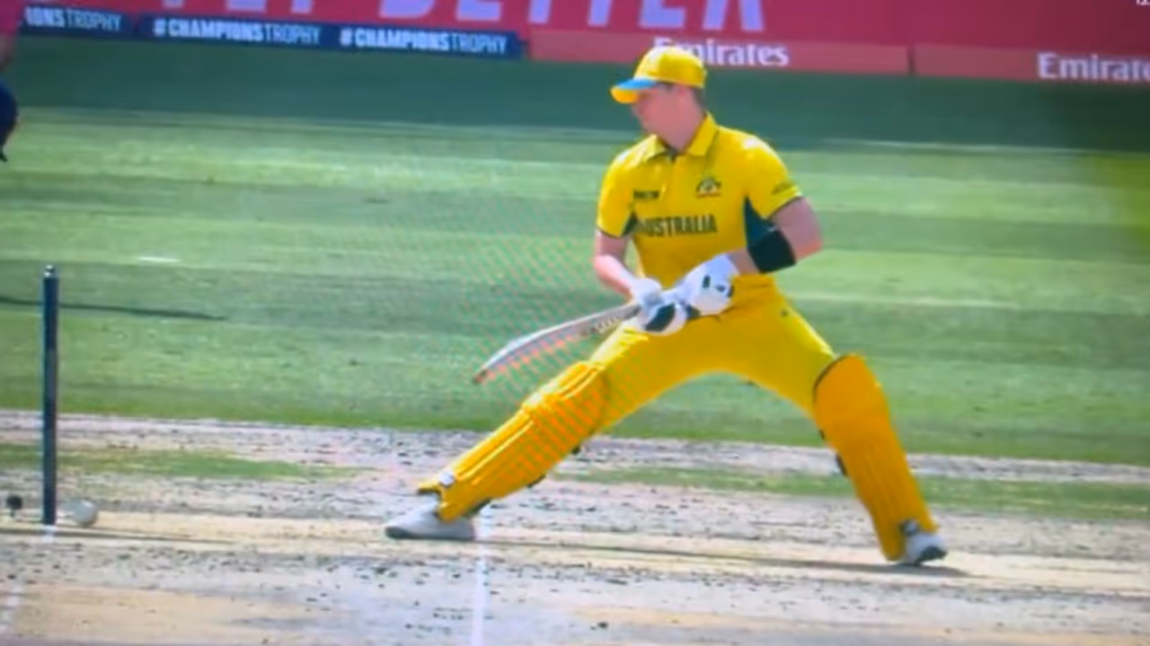 റൺ ഔട്ട്, ക്യാച്ച്, ബൗൾഡ്, 3 തവണ ജീവൻ കിട്ടിയ സ്മിത്തിനെ ഒടുവില് ബൗള്ഡാക്കി ഷമി; 200 കടന്ന് ഓസീസ് റൺ ഔട്ട്, ക്യാച്ച്, ബൗൾഡ്, 3 തവണ ജീവൻ കിട്ടിയ സ്മിത്തിനെ ഒടുവില് ബൗള്ഡാക്കി ഷമി; 200 കടന്ന് ഓസീസ്