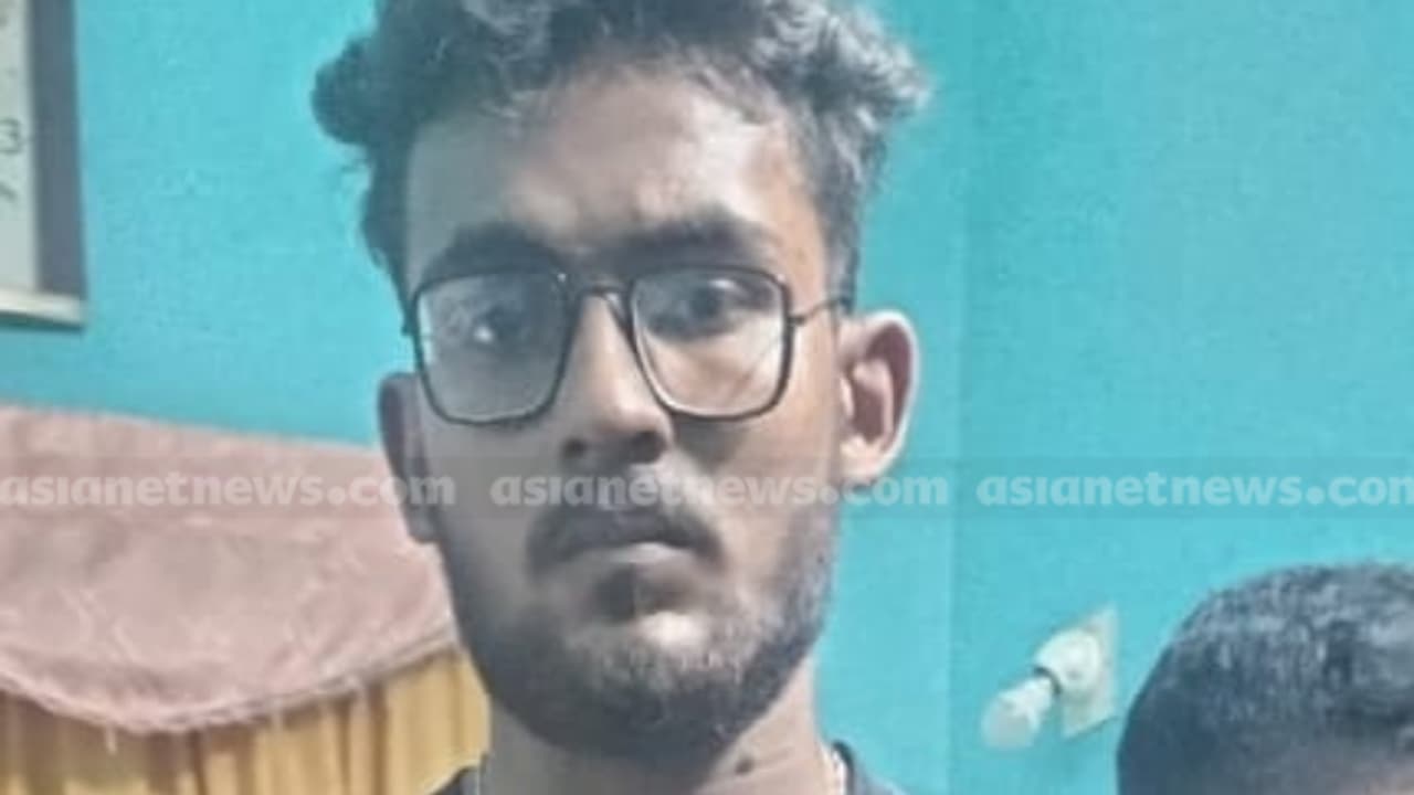 രഹസ്യവിവരം കിട്ടി പരിശോധന: വരാപ്പുഴയിൽ 21കാരൻ പിടിയിൽ; കണ്ടെത്തിയത് വിദ്യാർത്ഥികൾക്ക് വിൽക്കാനെത്തിച്ച എംഡിഎംഎ രഹസ്യവിവരം കിട്ടി പരിശോധന: വരാപ്പുഴയിൽ 21കാരൻ പിടിയിൽ; കണ്ടെത്തിയത് വിദ്യാർത്ഥികൾക്ക് വിൽക്കാനെത്തിച്ച എംഡിഎംഎ