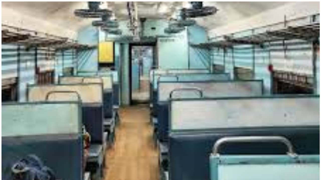 കൊടുംചതി! മെമു ടോയ്‍ലറ്റിൽ യുവതിയുടെ നമ്പറാരോ എഴുതിയിട്ടു, പകലും രാത്രിയുമെല്ലാം അശ്ലീല വർത്തമാനവുമായി കോളുകൾ