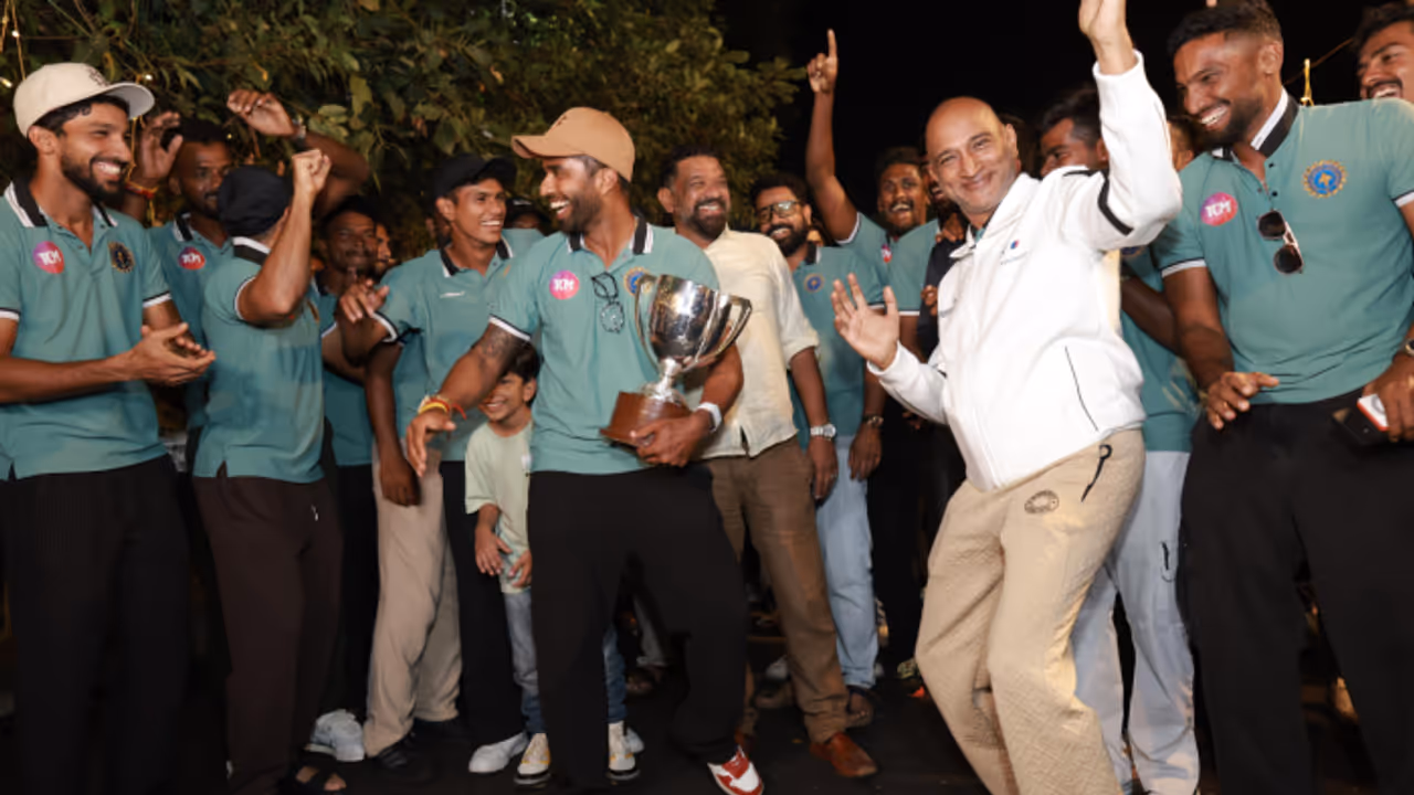 രഞ്ജി ട്രോഫിയിൽ റണ്ണറപ്പുകളായ കേരള ടീമിന് വമ്പൻ പാരിതോഷികം പ്രഖ്യാപിച്ച് കേരള ക്രിക്കറ്റ് അസോസിയേഷൻ