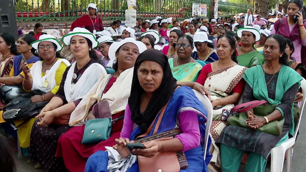 കേന്ദ്രം തെറ്റിദ്ധരിപ്പിക്കുന്നെന്ന് കേരളം; ആശമാരുടെ ഇൻസെൻ്റീവടക്കം 636 കോടി രൂപ എൻഎച്ച്എം വിഹിതം കുടിശിക