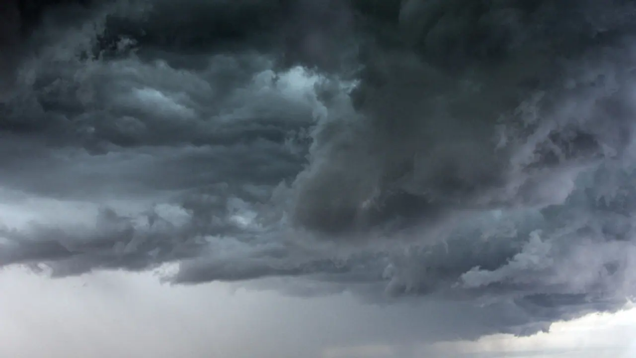 യുഎഇയിൽ ഇന്ന് മേ​ഘാവൃതമായ അന്തരീക്ഷം, നേരിയ മഴയ്ക്കും സാധ്യത