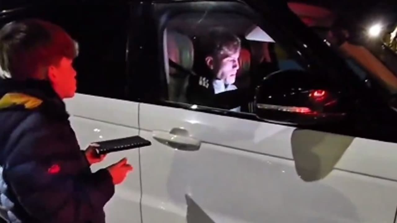 Manchester United's Garnacho faces backlash after viral video shows him ignoring young fan (WATCH)