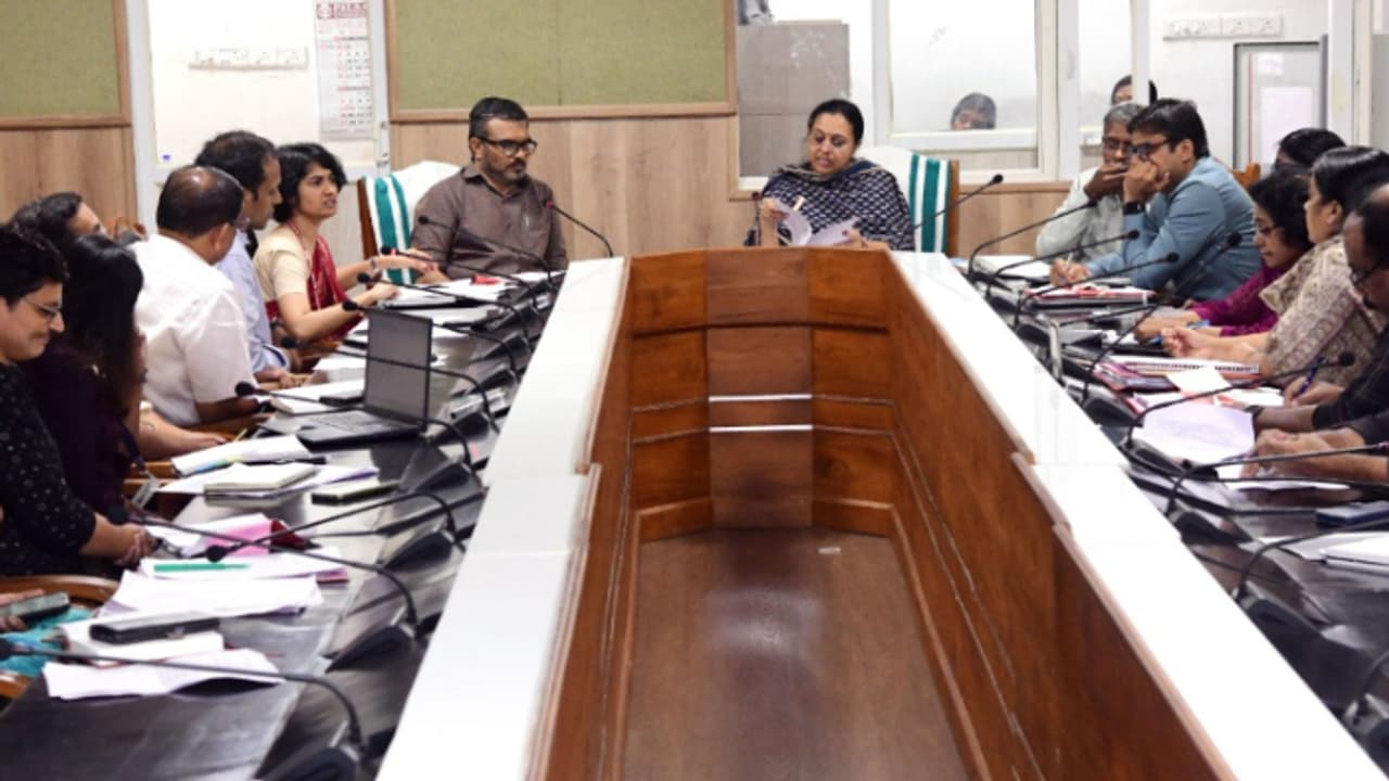 മന്ത്രിമാരുടെ നേതൃത്വത്തില് ഉന്നതതല യോഗം ; സുപ്രധാന തീരുമാനങ്ങൾ, പാലിയേറ്റീവ് സേവനത്തിൽ മാര്ഗനിര്ദേശം മന്ത്രിമാരുടെ നേതൃത്വത്തില് ഉന്നതതല യോഗം ; സുപ്രധാന തീരുമാനങ്ങൾ, പാലിയേറ്റീവ് സേവനത്തിൽ മാര്ഗനിര്ദേശം