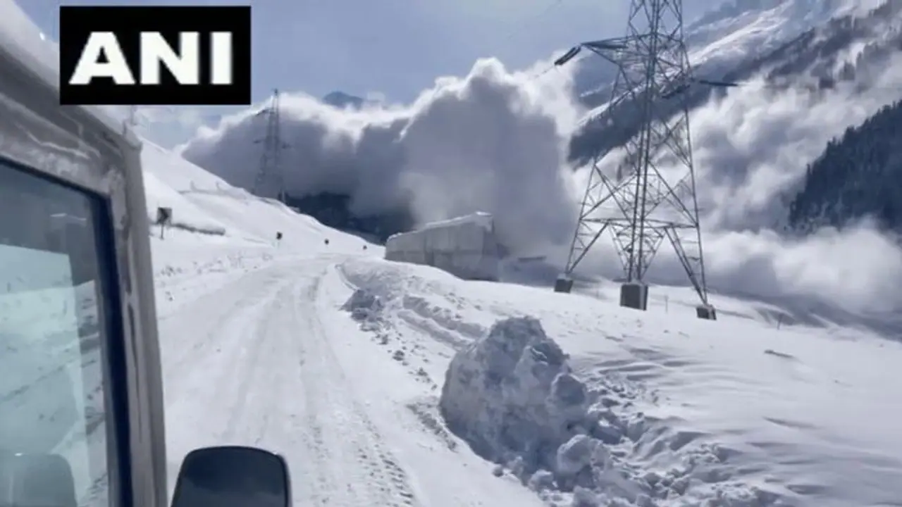 Massive avalanche hits Sonmarg's Sarbal area in J K, no casualties reported