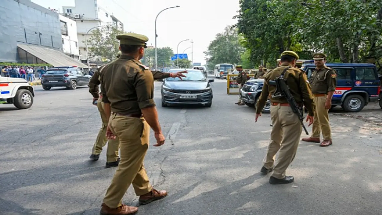 UP constable blames wife's 'blood drinking' dreams for tardiness in hilarious reply to disciplinary notice UP constable blames wife's 'blood drinking' dreams for tardiness in hilarious reply to disciplinary notice