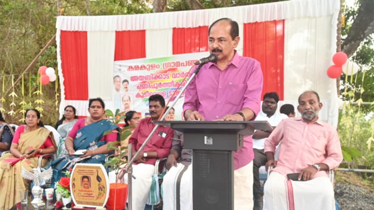 വേനൽ കനക്കുമ്പോൾ എത്തിയ ആശ്വാസം, കരുകുളത്ത് അഞ്ചോളം വാർഡുകളിൽ വെള്ളമെത്തും, ഒരു ലക്ഷം ലിറ്ററിന്റെ ടാങ്ക് റെഡി വേനൽ കനക്കുമ്പോൾ എത്തിയ ആശ്വാസം, കരുകുളത്ത് അഞ്ചോളം വാർഡുകളിൽ വെള്ളമെത്തും, ഒരു ലക്ഷം ലിറ്ററിന്റെ ടാങ്ക് റെഡി