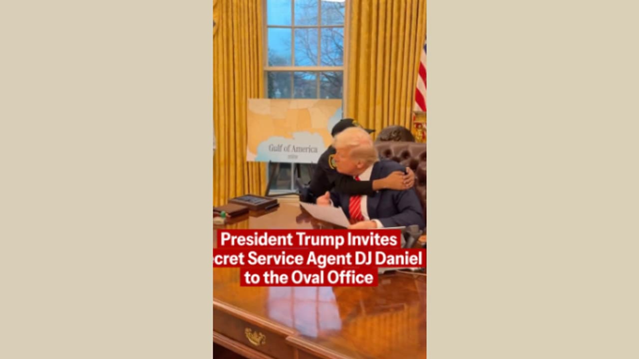 ട്രംപിനെ കെട്ടിപ്പിടിച്ച് ഡിജെ ഡാനിയേല്; 13 കാരന് സാക്ഷാത്കരിച്ചത് വലിയ സ്വപ്നം ട്രംപിനെ കെട്ടിപ്പിടിച്ച് ഡിജെ ഡാനിയേല്; 13 കാരന് സാക്ഷാത്കരിച്ചത് വലിയ സ്വപ്നം