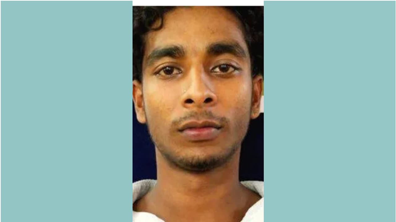 ജ്യാമത്തിലിറങ്ങിയ പ്രതി ഉത്സവ പറമ്പിലെത്തിയത് ആയുധങ്ങളുമായി; പൊലീസ് അറസ്റ്റ് ചെയ്തു ജ്യാമത്തിലിറങ്ങിയ പ്രതി ഉത്സവ പറമ്പിലെത്തിയത് ആയുധങ്ങളുമായി; പൊലീസ് അറസ്റ്റ് ചെയ്തു