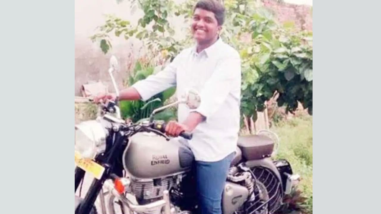 ഇന്ത്യൻ വിദ്യാർത്ഥി യുഎസിൽ അജ്ഞാതരുടെ വെടിയേറ്റ് മരിച്ചു, മോഷണ ശ്രമത്തിനിടെയെന്ന് സംശയം ഇന്ത്യൻ വിദ്യാർത്ഥി യുഎസിൽ അജ്ഞാതരുടെ വെടിയേറ്റ് മരിച്ചു, മോഷണ ശ്രമത്തിനിടെയെന്ന് സംശയം