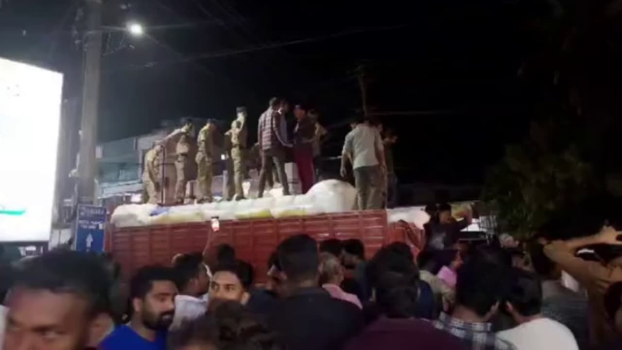 ഗോവയിൽ നിന്ന് മൈദയുമായി വരുന്ന ലോറി, രഹസ്യ വിവരം കിട്ടി മലപ്പുറത്ത് പരിശോധന; 10,430 ലിറ്റർ സ്പിരിറ്റ് പിടികൂടി ഗോവയിൽ നിന്ന് മൈദയുമായി വരുന്ന ലോറി, രഹസ്യ വിവരം കിട്ടി മലപ്പുറത്ത് പരിശോധന; 10,430 ലിറ്റർ സ്പിരിറ്റ് പിടികൂടി
