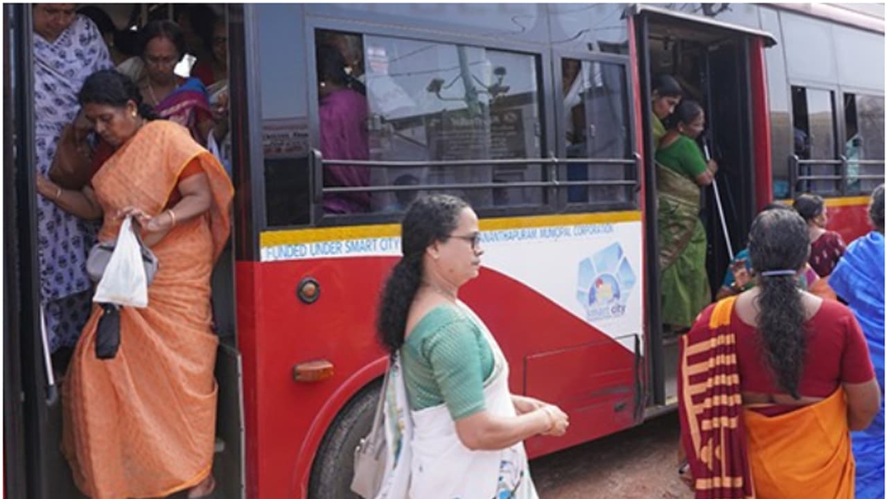 ബജറ്റ് ടൂറിസം; കേരളത്തിന്റെ വിവിധ ഭാ​ഗങ്ങളിൽ നിന്ന് 4,000 സ്ത്രീകളെ ആറ്റുകാലിൽ എത്തിക്കാൻ കെഎസ്ആർടിസി