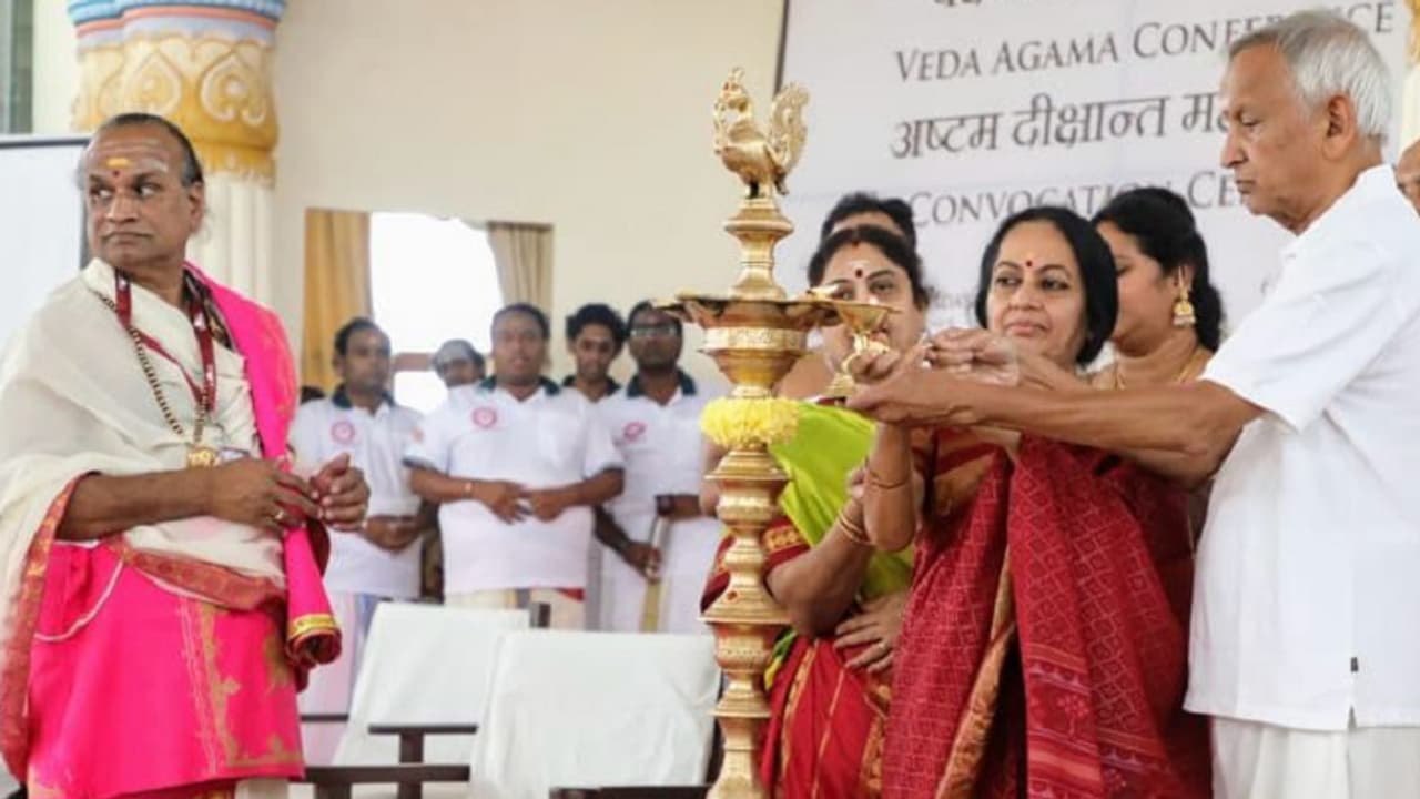 ಆರ್ಟ್ ಆಫ್ ಲಿವಿಂಗ್ ಪಾರಂಪರಿಕ ಶಾಲೆಯಿಂದ 48 ವಿದ್ಯಾರ್ಥಿಗಳಿಗೆ ಶಿವಾಗಮ ವಿದ್ಯಾನಿಧಿ ಪ್ರಶಸ್ತಿ ಪ್ರದಾನ!