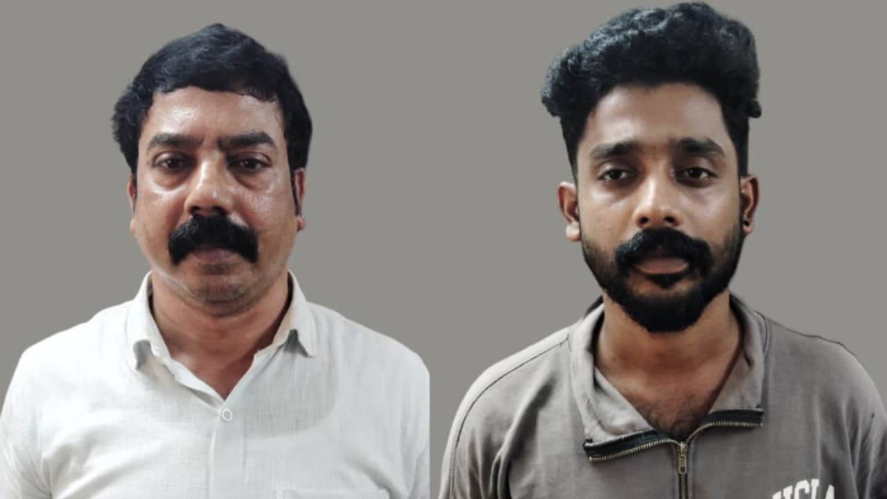 തൃശൂരിൽ ആധാരമെഴുത്തുകാരനെ കൊലപ്പെടുത്താന് ശ്രമിച്ച കേസില് അച്ഛനും മകനും അറസ്റ്റില് തൃശൂരിൽ ആധാരമെഴുത്തുകാരനെ കൊലപ്പെടുത്താന് ശ്രമിച്ച കേസില് അച്ഛനും മകനും അറസ്റ്റില്