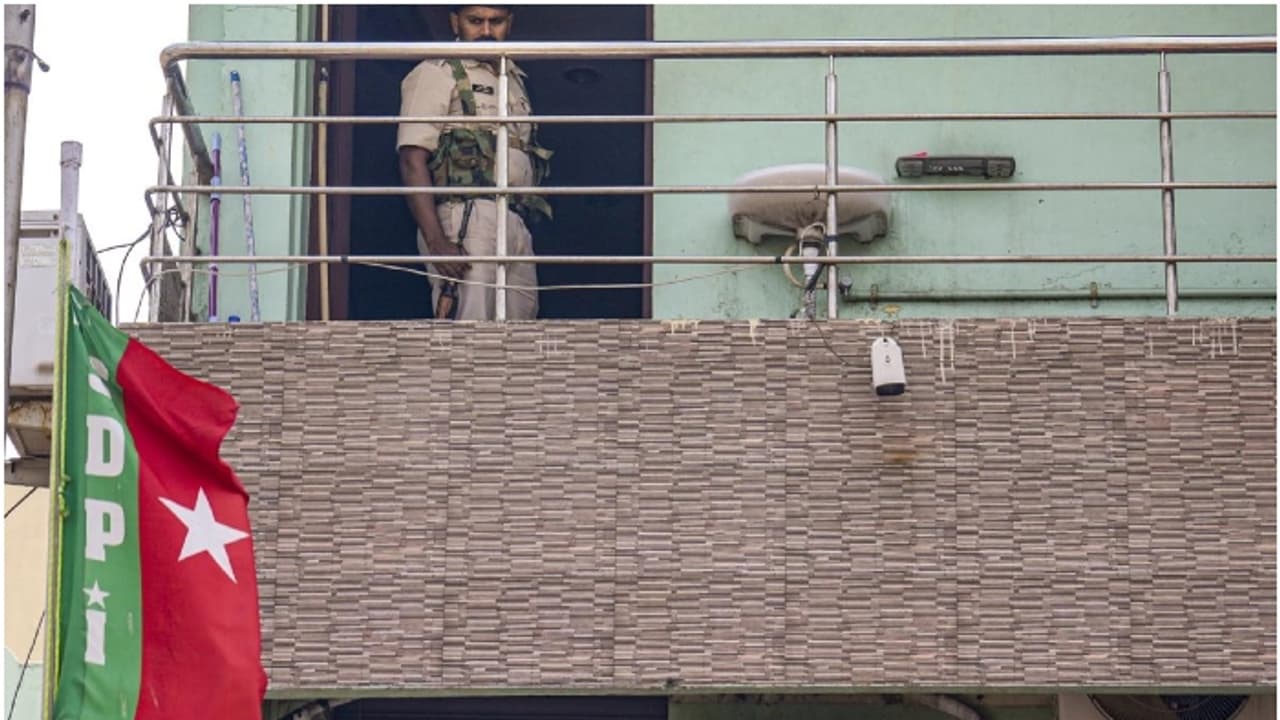 എസ്ഡിപിഐ കേസ്; കോയമ്പത്തൂരിൽ ഒരാള് അറസ്റ്റിൽ, ബംഗാളിലും രാജസ്ഥാനിലും റെയ്ഡ് എസ്ഡിപിഐ കേസ്; കോയമ്പത്തൂരിൽ ഒരാള് അറസ്റ്റിൽ, ബംഗാളിലും രാജസ്ഥാനിലും റെയ്ഡ്