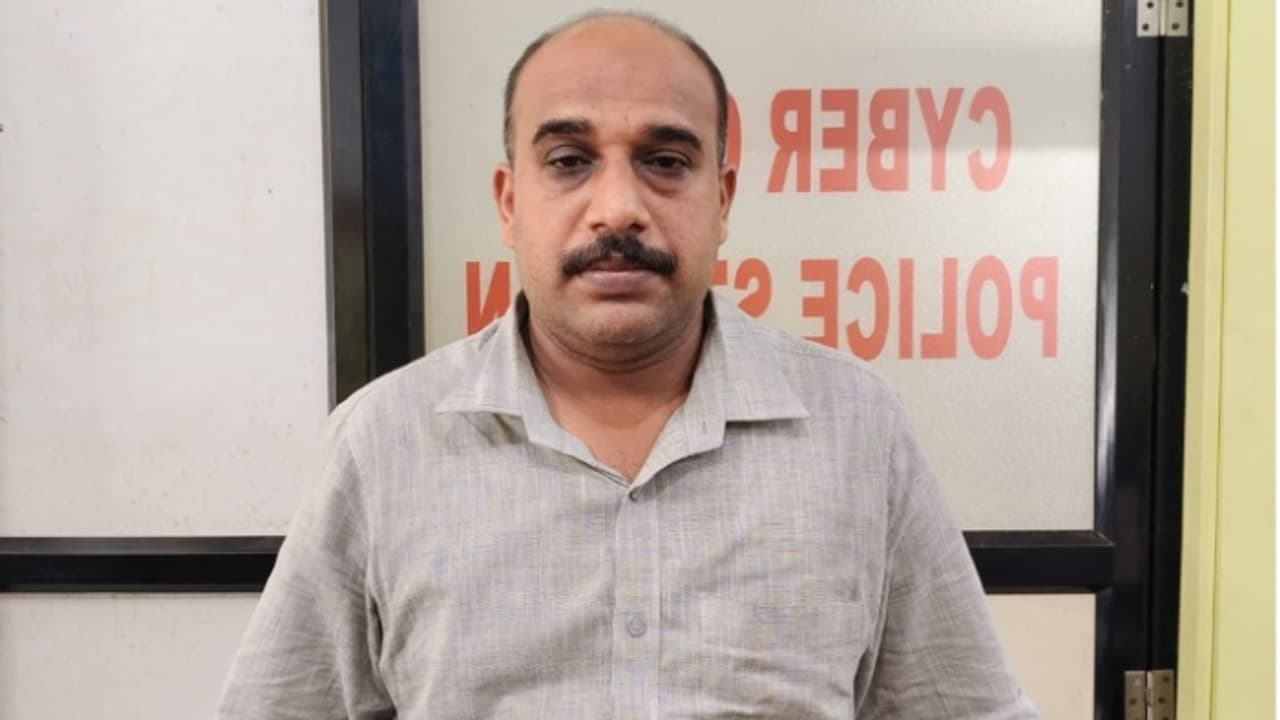 ഓൺലൈൻ ജോലിയിലൂടെ വരുമാനം വാഗ്ദാനം ചെയ്ത് തട്ടിയെടുത്തത് 7.97 ലക്ഷം രൂപ; പ്രതികളിൽ ഒരാൾ കൂടി പിടിയില് ഓൺലൈൻ ജോലിയിലൂടെ വരുമാനം വാഗ്ദാനം ചെയ്ത് തട്ടിയെടുത്തത് 7.97 ലക്ഷം രൂപ; പ്രതികളിൽ ഒരാൾ കൂടി പിടിയില്