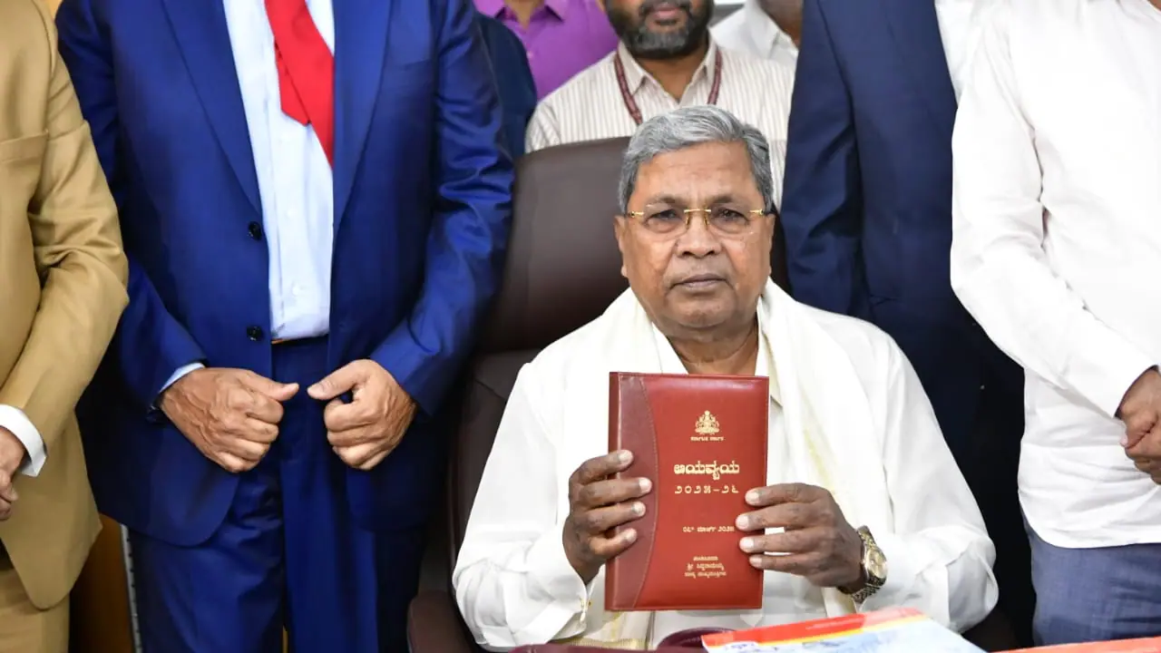 ರಾಜ್ಯದ ವಿವಿಧ ವಿಮಾನ ನಿಲ್ದಾಣಗಳ ಅಭಿವೃದ್ಧಿಗೆ ಅನುದಾನ, ರೈಲ್ವೆ, ಜಲಸಾರಿಗೆ ಕ್ಷೇತ್ರಕ್ಕೆ ಎಷ್ಟು ಸಿಕ್ತು? ರಾಜ್ಯದ ವಿವಿಧ ವಿಮಾನ ನಿಲ್ದಾಣಗಳ ಅಭಿವೃದ್ಧಿಗೆ ಅನುದಾನ, ರೈಲ್ವೆ, ಜಲಸಾರಿಗೆ ಕ್ಷೇತ್ರಕ್ಕೆ ಎಷ್ಟು ಸಿಕ್ತು?