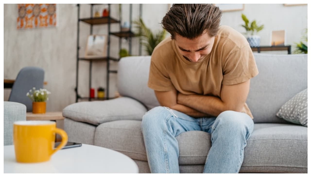 വരന്റെ വയറുവേദനയ്ക്ക് കാരണം വിവാഹസമ്മർദമെന്ന് ഡോക്ടർ; വിദഗ്ദ പരിശോധനയിൽ കണ്ടെത്തിയത് ക്യാൻസർ വരന്റെ വയറുവേദനയ്ക്ക് കാരണം വിവാഹസമ്മർദമെന്ന് ഡോക്ടർ; വിദഗ്ദ പരിശോധനയിൽ കണ്ടെത്തിയത് ക്യാൻസർ