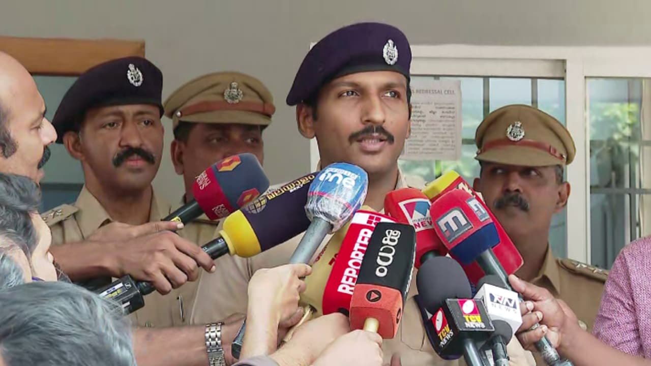 താനൂരിലെ കുട്ടികളെ കാണാതായ സംഭവം: സാഹസിക യാത്രയെന്ന് പ്രാഥമിക അനുമാനമെന്ന് എസ്പി; വിശദമായ മൊഴിയെടുക്കും താനൂരിലെ കുട്ടികളെ കാണാതായ സംഭവം: സാഹസിക യാത്രയെന്ന് പ്രാഥമിക അനുമാനമെന്ന് എസ്പി; വിശദമായ മൊഴിയെടുക്കും