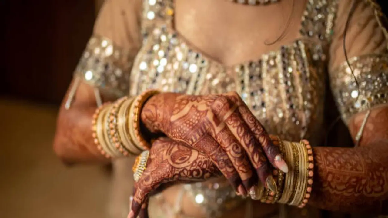 உங்க தங்க நகைகள் எப்போதும் புதுசு போல ஜொலிக்க...இதை டிரை பண்ணி பாருங்க