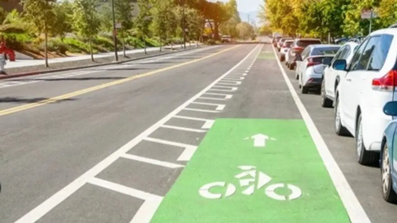 Pakistan's green bike lane project under fire for worsening traffic, rising accidents Pakistan's green bike lane project under fire for worsening traffic, rising accidents