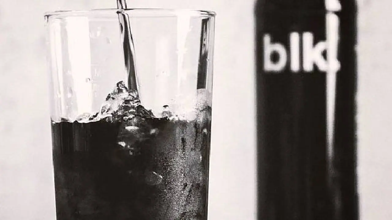 Black Water: విరాట్ కోహ్లీ తాగే బ్లాక్ వాటర్ ఎంత ఖరీదైందో తెలుసా? మెడిసిన్‌లోనూ ఈ నీరు వాడతారు