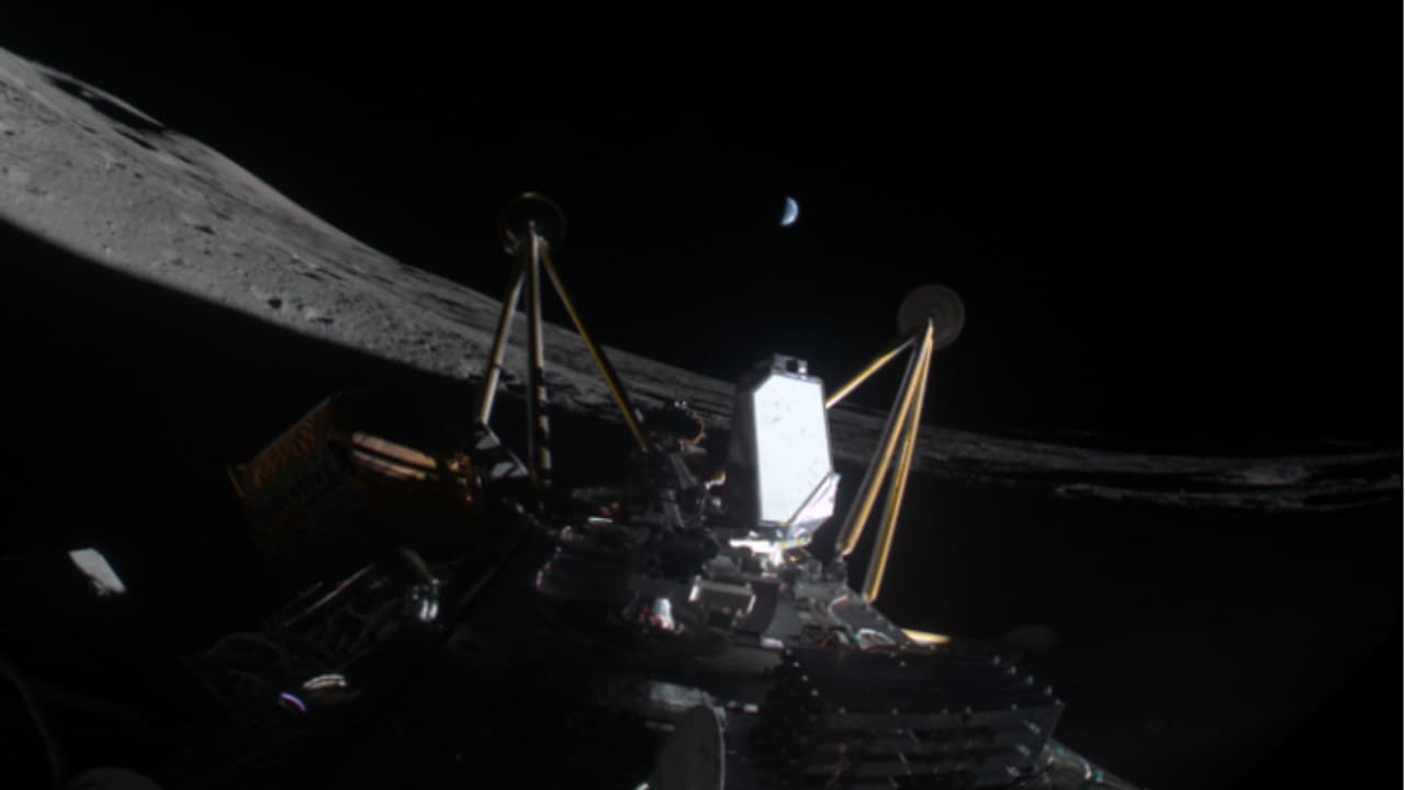 ദുരന്തപര്യവസാനം! അഥീന ലാന്ഡര് ചന്ദ്രനില് ചരിഞ്ഞുകിടക്കുന്നു, ജലം തേടിയുള്ള യാത്രയ്ക്ക് അപ്രതീക്ഷിത അന്ത്യം ദുരന്തപര്യവസാനം! അഥീന ലാന്ഡര് ചന്ദ്രനില് ചരിഞ്ഞുകിടക്കുന്നു, ജലം തേടിയുള്ള യാത്രയ്ക്ക് അപ്രതീക്ഷിത അന്ത്യം