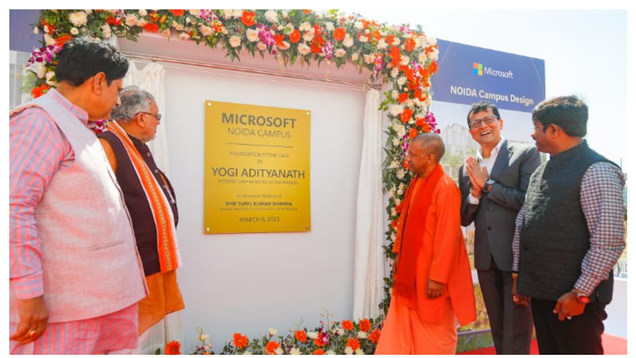 മൈക്രോസോഫ്റ്റ് ഇന്ത്യ ഡെവലപ്മെന്റ് സെന്ററിന് തറക്കല്ലിട്ടു, നാഴികക്കല്ലെന്ന് യോഗി ആദിത്യനാഥ് മൈക്രോസോഫ്റ്റ് ഇന്ത്യ ഡെവലപ്മെന്റ് സെന്ററിന് തറക്കല്ലിട്ടു, നാഴികക്കല്ലെന്ന് യോഗി ആദിത്യനാഥ്