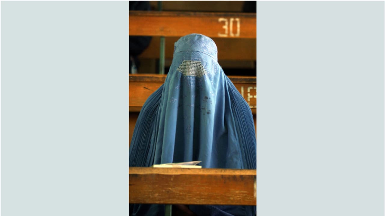 ഫണ്ട് മരവിപ്പിച്ച് ട്രംപ്; വിദ്യാഭ്യാസത്തിന് ഒമാനിലെത്തിയ അഫ്ഗാന്‍ വനിതകള്‍ക്ക് തിരിച്ചടി,നാട്ടിലേക്ക് മടങ്ങണം