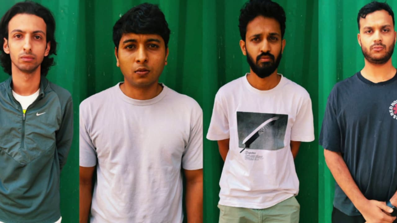 കെ എ രജിസ്ട്രേഷൻ എംഎക്‌സ് 0396 നമ്പർ കാർ, വന്നത് ഗുണ്ടല്‍പെട്ട് ഭാഗത്ത് നിന്ന്; പിടിച്ചത് കഞ്ചാവും ഹാഷ് ഓയിലും