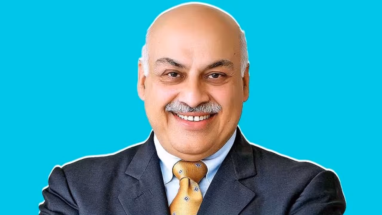 कभी सिर्फ 2500 रुपये महीना कमाते थे, आज हैं 5.5 अरब डॉलर के मालिक! आखिर क्या है इनकी सफलता का रहस्य?