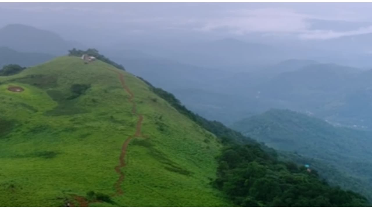 മലബാർർർർർർ...കണ്ണൂരിന്റെ 'കുടക്', മലബാറിന്റെ സ്വത്ത്; പൊളിയാണ് കിടുവാണ് അന്യായമാണീ പൈതൽ മല മലബാർർർർർർ...കണ്ണൂരിന്റെ 'കുടക്', മലബാറിന്റെ സ്വത്ത്; പൊളിയാണ് കിടുവാണ് അന്യായമാണീ പൈതൽ മല