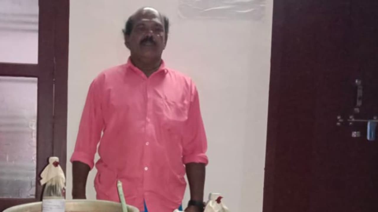 ഓർഡർ പ്രകാരമാണ് പതിവ്, ഉത്സവ കാലത്തെ ഡിമാന്റ് കണക്കാക്കി അധികം ഉണ്ടാക്കി, പിടിച്ചത് 110 ലിറ്റർ കോടയും ചാരായവും ഓർഡർ പ്രകാരമാണ് പതിവ്, ഉത്സവ കാലത്തെ ഡിമാന്റ് കണക്കാക്കി അധികം ഉണ്ടാക്കി, പിടിച്ചത് 110 ലിറ്റർ കോടയും ചാരായവും