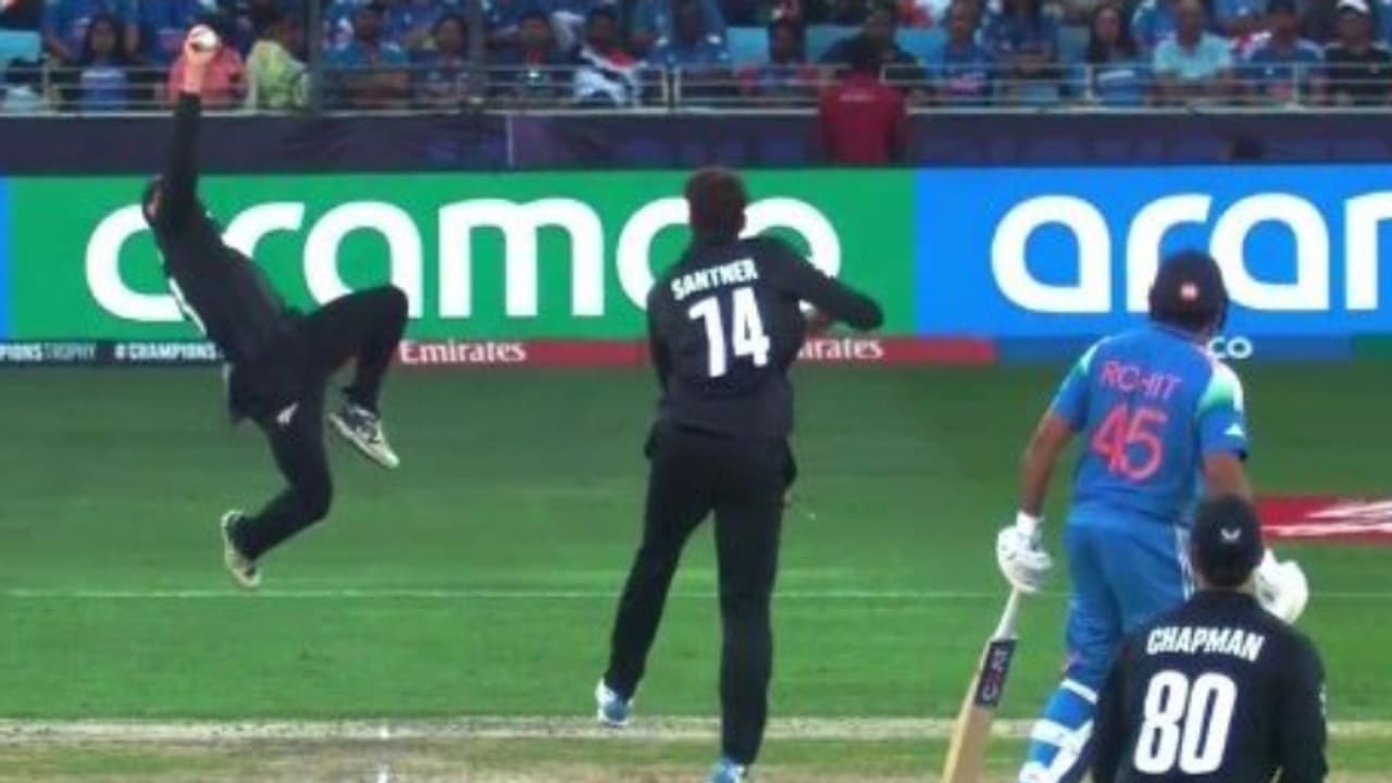 വീണ്ടും പറക്കും ക്യാച്ചുമായി ഗ്ലെന് ഫിലിപ്സ്! ഇത്തവണ വീണത് ഗില്; വിസ്മയ ക്യാച്ചിന്റെ വീഡിയോ വീണ്ടും പറക്കും ക്യാച്ചുമായി ഗ്ലെന് ഫിലിപ്സ്! ഇത്തവണ വീണത് ഗില്; വിസ്മയ ക്യാച്ചിന്റെ വീഡിയോ